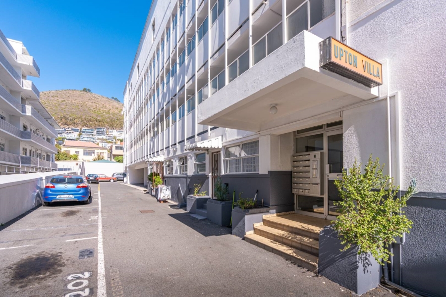 To Let 1 Bedroom Property for Rent in Green Point Western Cape